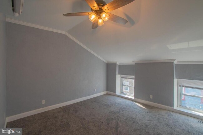 Building Photo - 187 Conarroe St