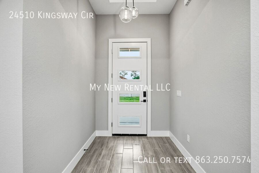 Building Photo - 24510 SW Kingsway Cir