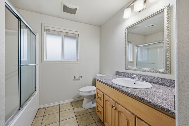 Building Photo - Move in Ready! 3 bedroom 1 bath, North Thurston School District.