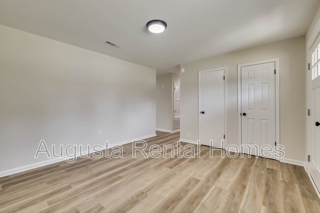 Building Photo - 3413 Charing Cross Ct