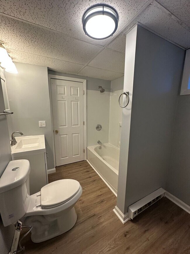 Building Photo - Beautifully Renovated Multilevel 2-Bedroom...