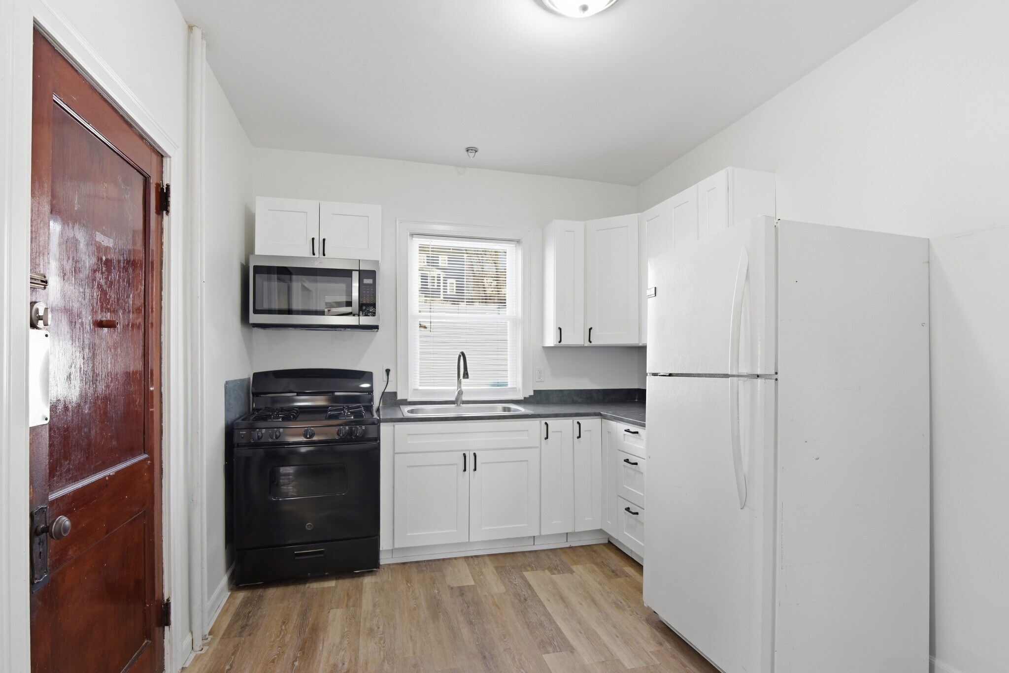 Building Photo - 341 Belmont St