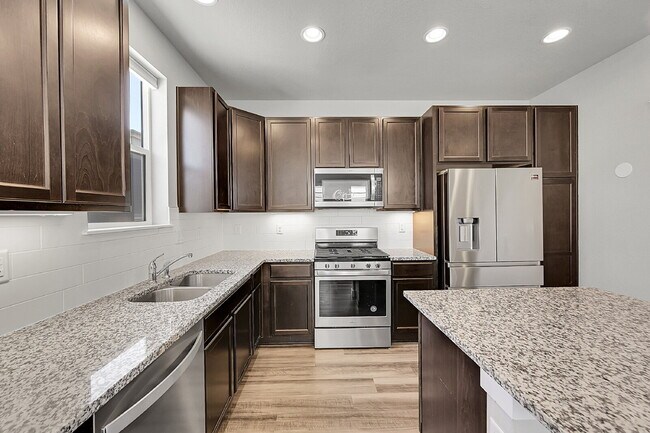 Building Photo - $2,775 - 3 Bed, 2.5 Bath Home in Aurora wi...