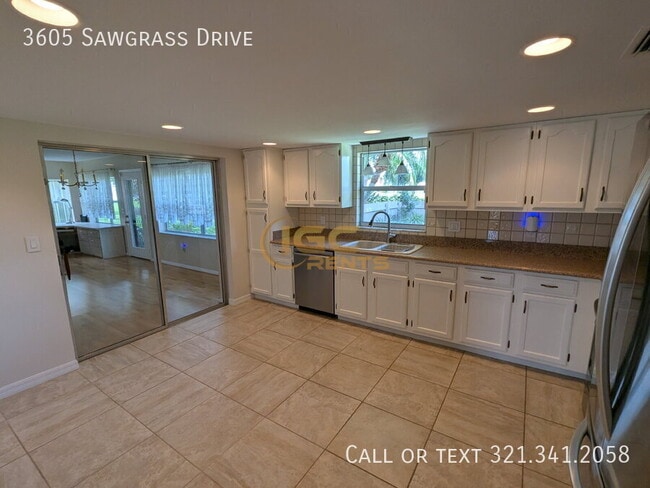 Building Photo - 3605 Sawgrass Dr