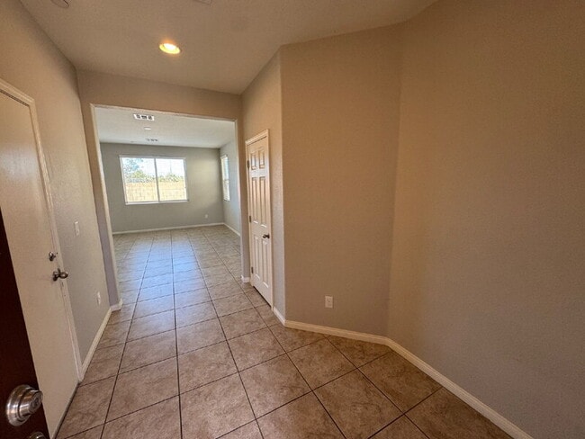 Building Photo - 235 Moonshot St