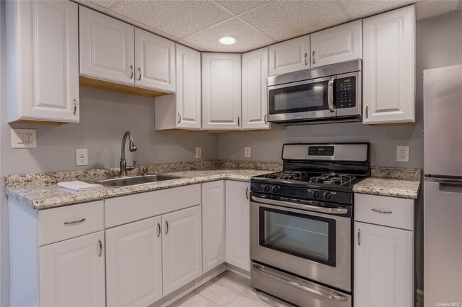 Building Photo - 648 Larkfield Rd