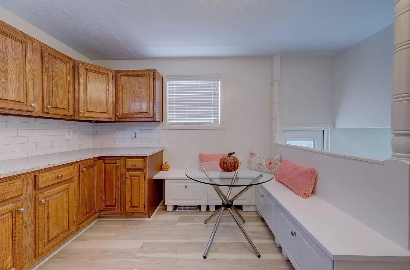 Building Photo - 270 Narrow St