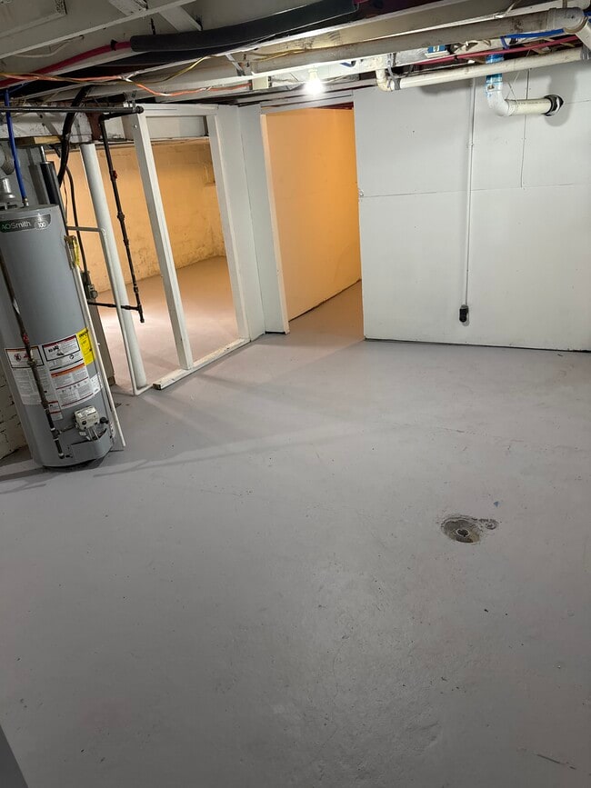 Building Photo - 1115 Winfield Ave