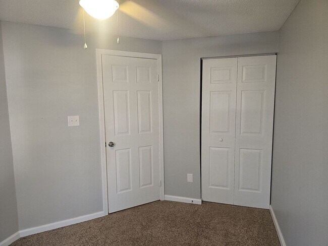 Building Photo - 1/2 off the first month!!