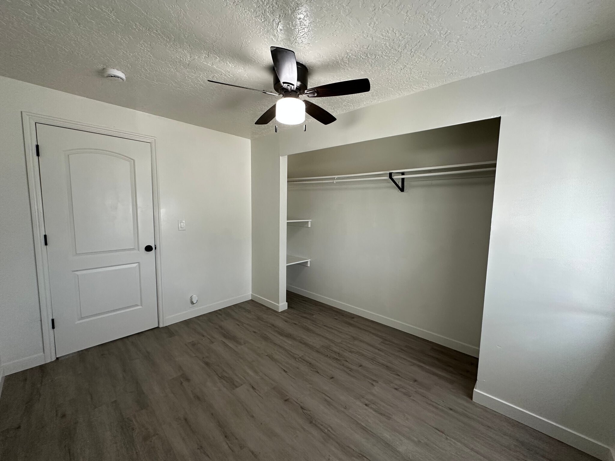 Building Photo - 951 N Redwood Rd