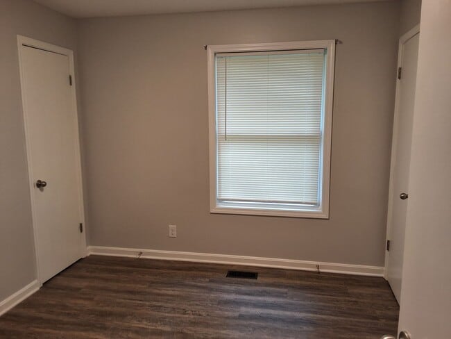 Building Photo - Beautiful 4 Bedroom 2 Bath Home