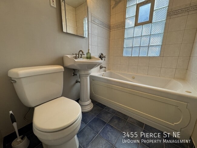 Building Photo - 3455 Pierce St NE