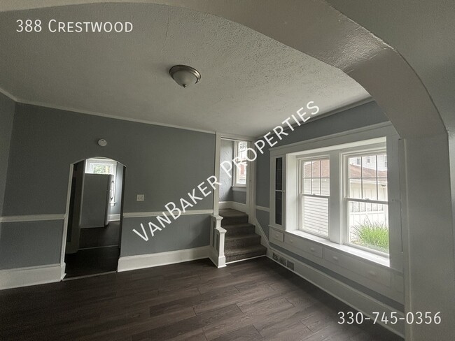 Building Photo - 388 Crestwood-