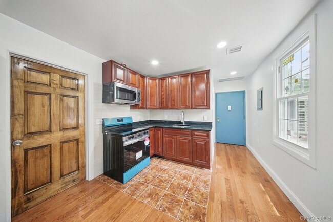 Building Photo - 14 Yankee Pl