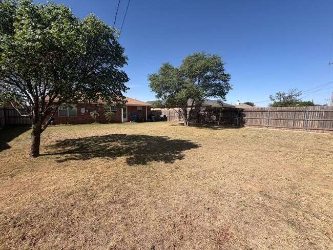 Building Photo - 3BED/2BATH/1 CAR GARAGE: AVAILABLE JUNE 15TH IN LISD!!