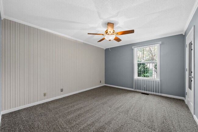 Building Photo - 944 Sable Dr