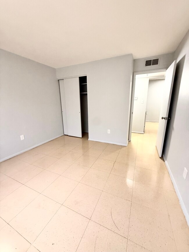 Building Photo - 2971 Four Towers Dr