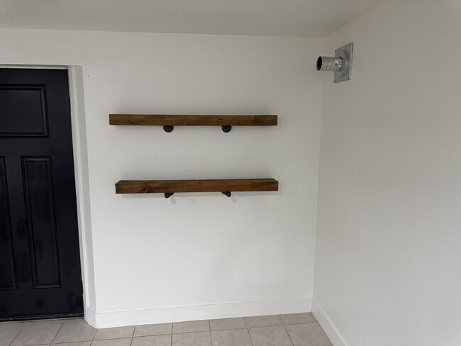 Building Photo - 890 W 110 S