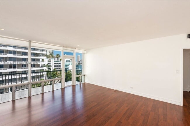 Building Photo - 1408 Brickell Bay Dr