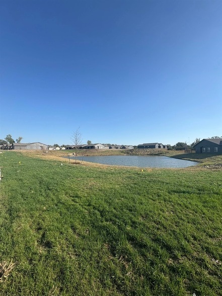 Building Photo - 4829 N Vassar Ave