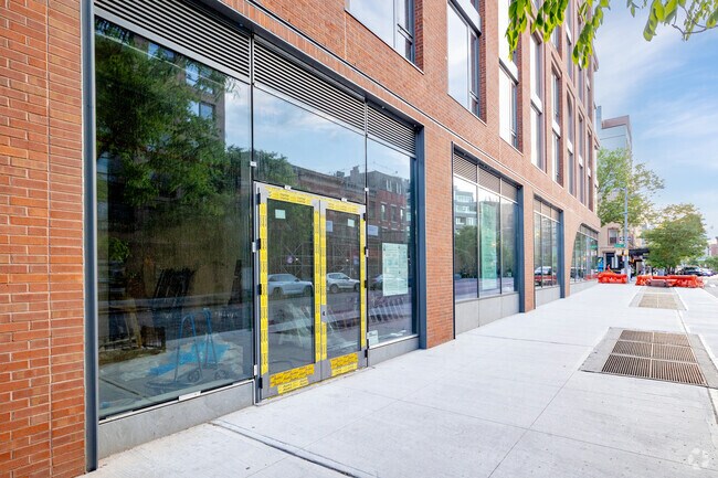 Building Photo - Arris Grand