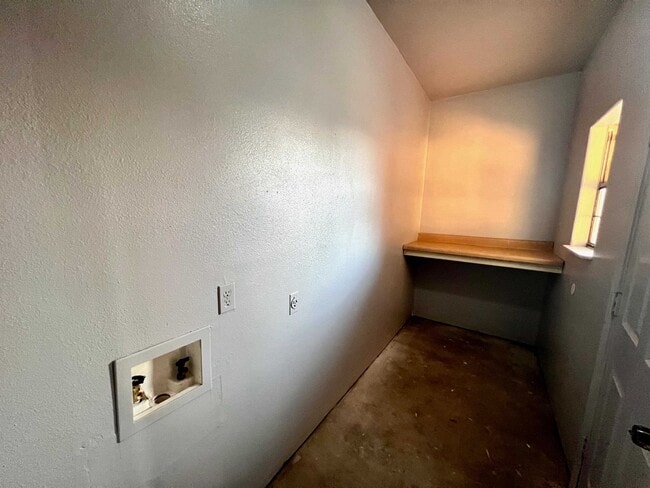 Building Photo - 202 Lobo Loop