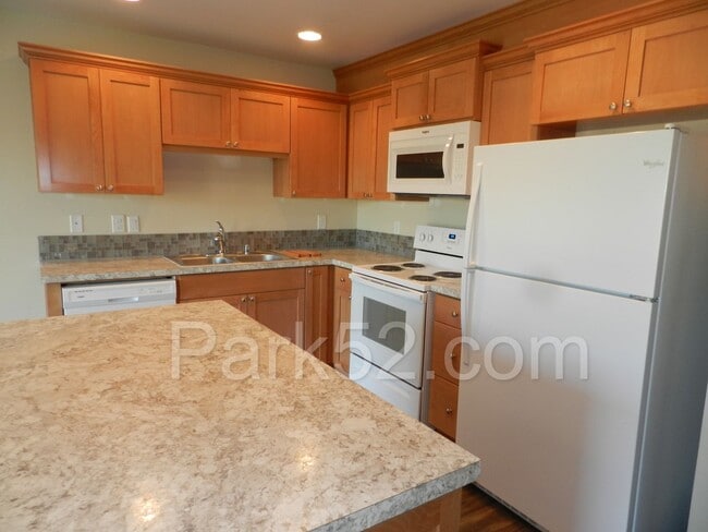 Building Photo - 3 bedroom 1.5 bathroom duplex in Fife!