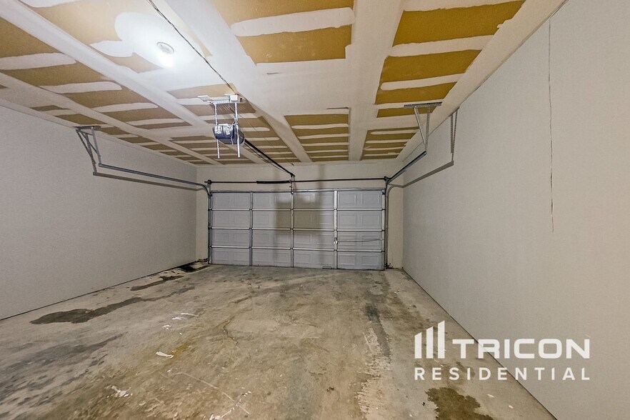 Building Photo - 1505 Yellowbird Ct