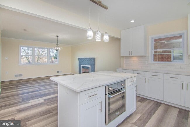 Building Photo - 14 N Montague St