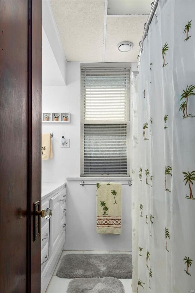 Building Photo - Fantastic 3bd/1.5ba home! Coming soon!