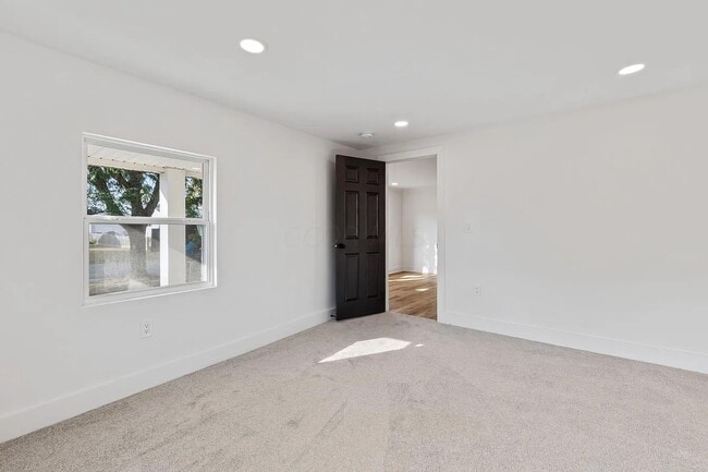 Building Photo - Paint Street Home