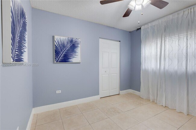 Building Photo - 8390 N Missionwood Cir