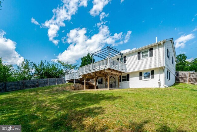 Building Photo - 6510 Carriage Dr