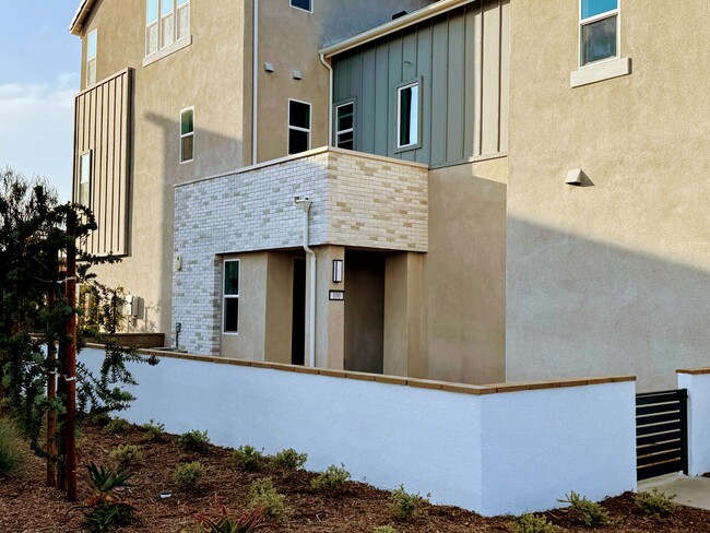 Building Photo - 100 Billings