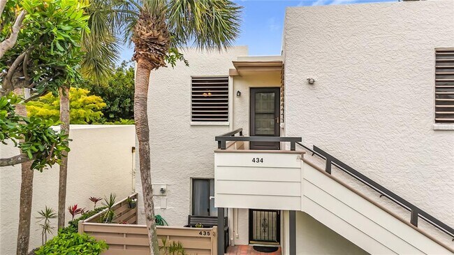 Building Photo - 434 Palm Tree Dr