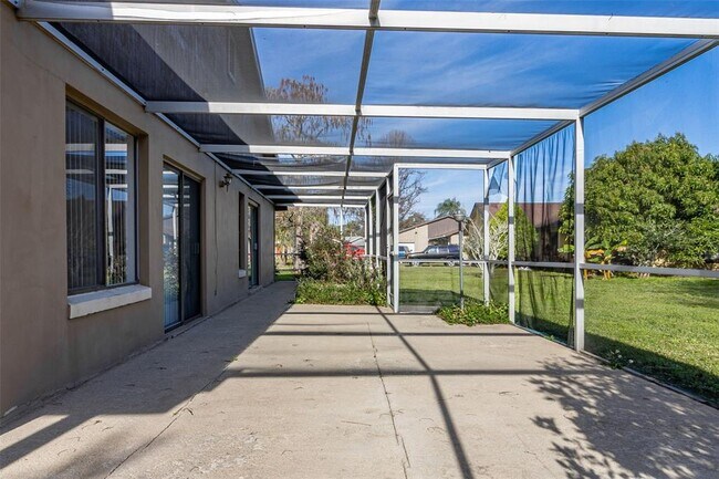 Building Photo - 712 E Flag Way