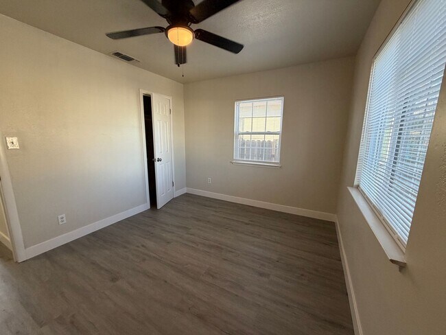 Building Photo - SAC T 2569