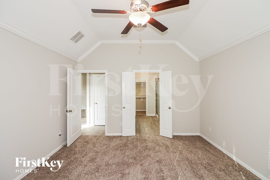 Building Photo - 1648 Breezewood Dr