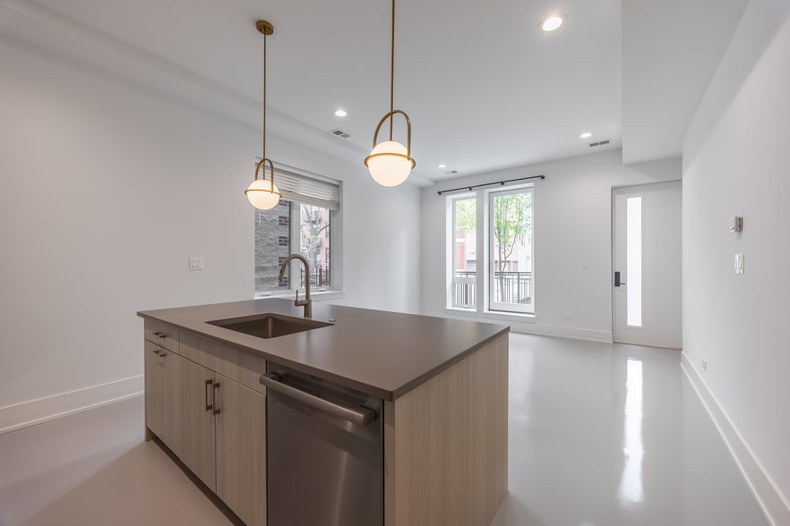 Building Photo - 1814 W Thomas St