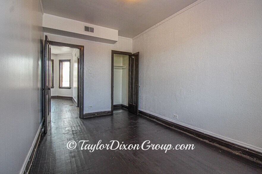 Building Photo - 3863 W Maypole Ave