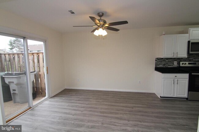 Building Photo - 9008 Sandalwood Dr