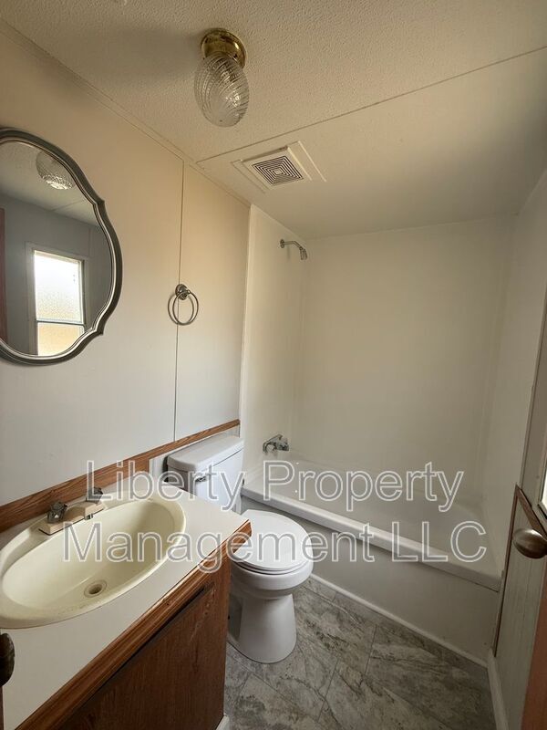 Building Photo - 1019 John Godfrey Rd