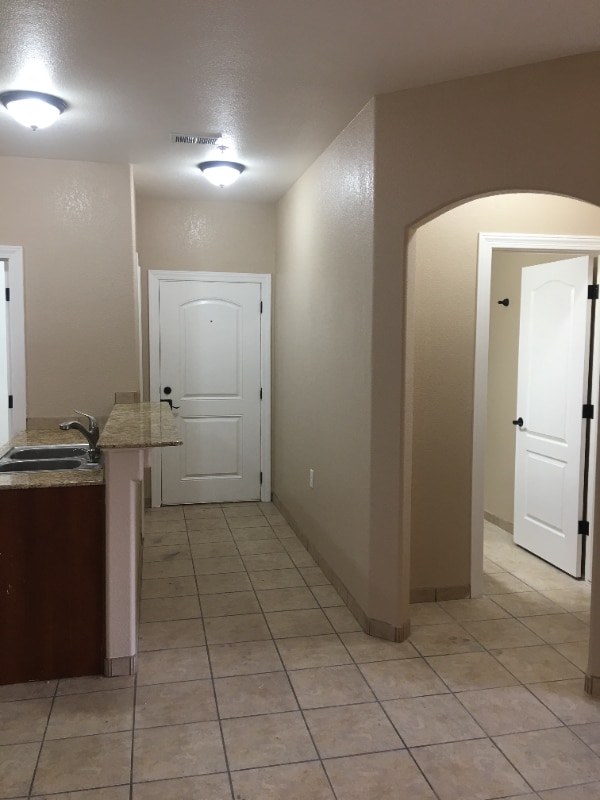 Building Photo - 6325 Reynolds Dr