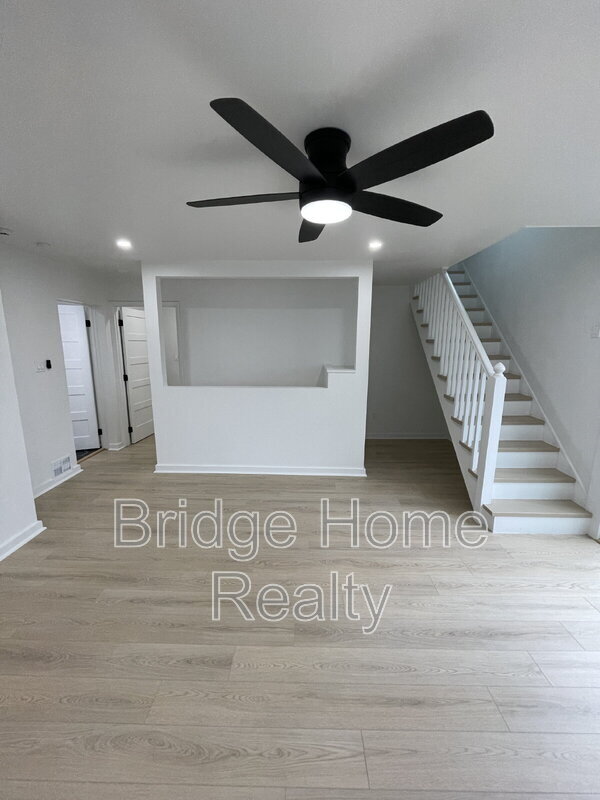 Building Photo - 107 Shoup St