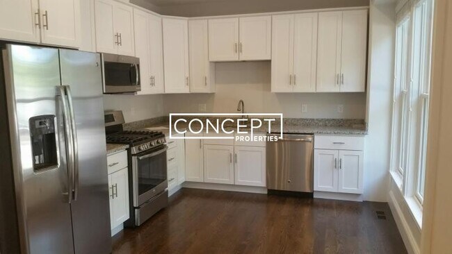 Building Photo - 2042-2044 Beacon St