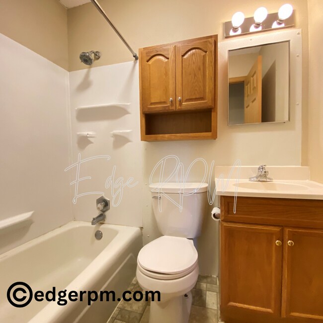 Building Photo - 2624 W 3rd St