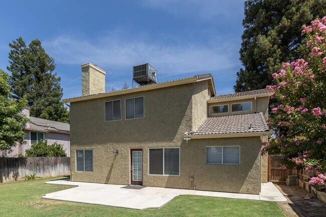 Building Photo - 953 E Buckhill Rd