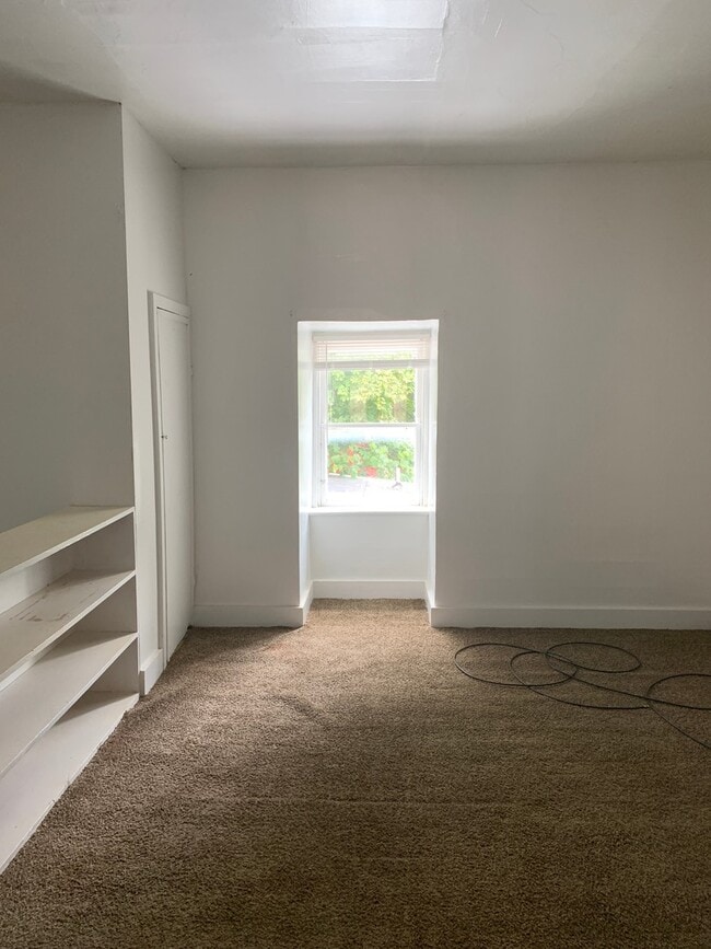 Building Photo - 3-5 Bedroom House Near York College-York C...