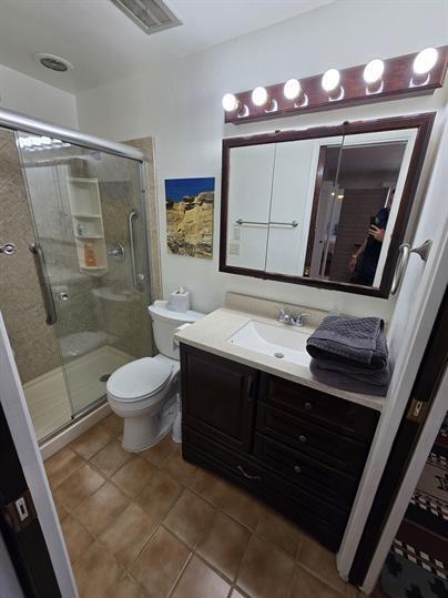 Building Photo - Beautiful EAST SIDE 4bd/2ba home with Huge Backyard!!!