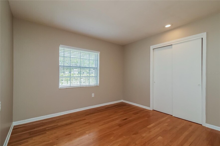 Building Photo - 804 Greenbriar Dr